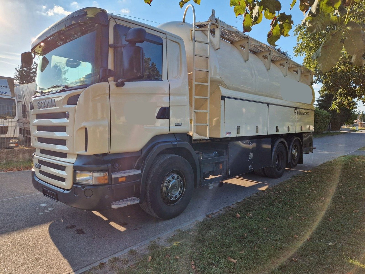 Scania R440 31m³ SILO 4 Kammer/Retarder/Kompressor/Lift - شاحنة صهريج: صورة 1 Scania R440 31m³ SILO 4 Kammer/Retarder/Kompressor/Lift - شاحنة صهريج: صورة 1