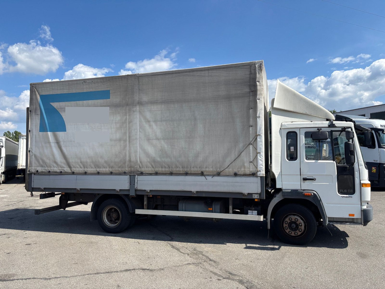 Volvo FL6 Klima/Luftfederung - شاحنة ستارة جانبية: صورة 3 Volvo FL6 Klima/Luftfederung - شاحنة ستارة جانبية: صورة 3