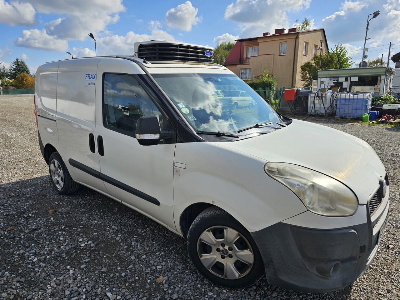 Fiat Doblo chlodnia mroznia carrier +230v - 18 C euro5 - شاحنة مُبرّدة للتوصيل: صورة 1 Fiat Doblo chlodnia mroznia carrier +230v - 18 C euro5 - شاحنة مُبرّدة للتوصيل: صورة 1