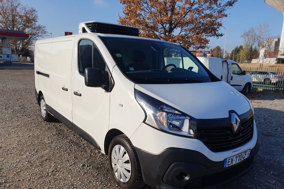 شاحنة مُبرّدة للتوصيل RENAULT TRAFIC CHLODNIA MROZNIA CARRIER+230V KLIMA EURO6 [ Copy ] [ Copy ]: صورة 1