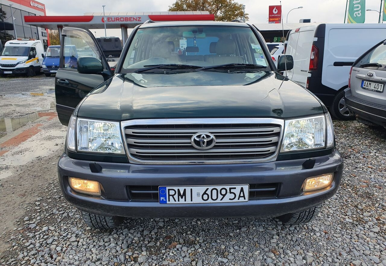 Toyota LAND CRUISER 100 4,2 TD KLIMA 7 OSOB - سيارة: صورة 3 Toyota LAND CRUISER 100 4,2 TD KLIMA 7 OSOB - سيارة: صورة 3