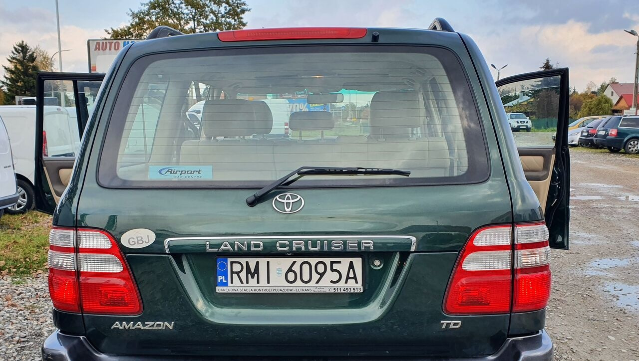 Toyota LAND CRUISER 100 4,2 TD KLIMA 7 OSOB - سيارة: صورة 5 Toyota LAND CRUISER 100 4,2 TD KLIMA 7 OSOB - سيارة: صورة 5