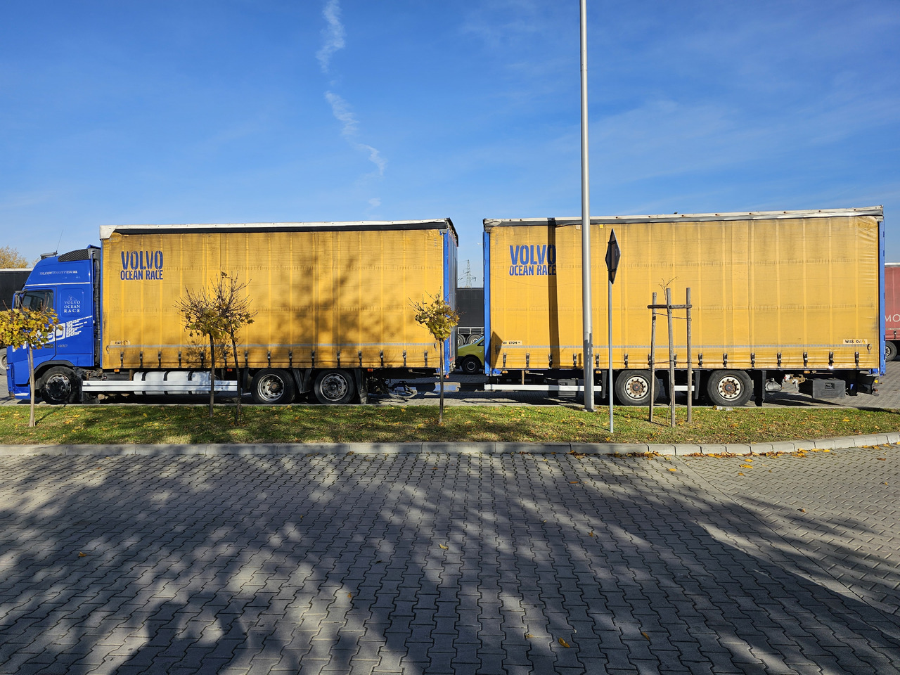 VOLVO FH460 ZESTAW TANDEM 120 M3 PRZEJAZDOWY + PRZYCZEPA FIRANKA SAF - شاحنة ستارة: صورة 2 VOLVO FH460 ZESTAW TANDEM 120 M3 PRZEJAZDOWY + PRZYCZEPA FIRANKA SAF - شاحنة ستارة: صورة 2