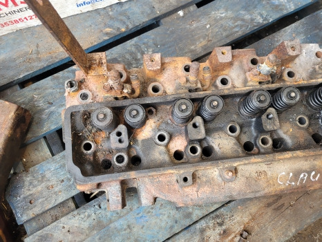 Claas Ares 656 John Deere 6820 Engine Cylinder Head R121608, 6005021490, Re57489 - رأس المحرك: صورة 2 Claas Ares 656 John Deere 6820 Engine Cylinder Head R121608, 6005021490, Re57489 - رأس المحرك: صورة 2