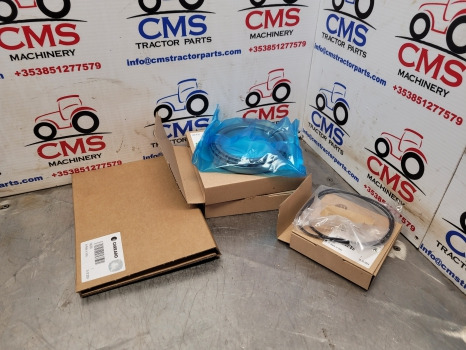 Claas Arion 500, 600 A34, A35, A36, A37 Front Axle Hub Replacement Kit 45180 - المحور الأمامي: صورة 1 Claas Arion 500, 600 A34, A35, A36, A37 Front Axle Hub Replacement Kit 45180 - المحور الأمامي: صورة 1