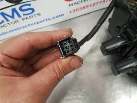Claas Arion 530 Axion800,900 Hydraulic Control Valve Assy Front Loader 002156629 - نظام الهيدروليك: صورة 4 Claas Arion 530 Axion800,900 Hydraulic Control Valve Assy Front Loader 002156629 - نظام الهيدروليك: صورة 4