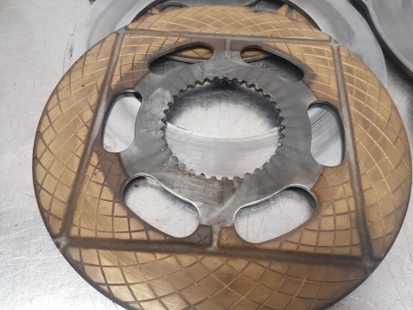 Fendt 818 Brake Disc Kit 835100321071, 716150150500 - أقراص الفرامل - الآلات الزراعية: صورة 3 Fendt 818 Brake Disc Kit 835100321071, 716150150500 - أقراص الفرامل - الآلات الزراعية: صورة 3