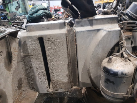 Fendt 928 Fuel Tank Main H931202060100 - خزان الوقود: صورة 2 Fendt 928 Fuel Tank Main H931202060100 - خزان الوقود: صورة 2