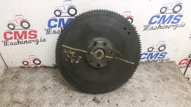 Fiat 780 Engine Flywheel And Ring Gear. |please Check By The Photos. - دولاب الموازنة - جرار: صورة 1 Fiat 780 Engine Flywheel And Ring Gear. |please Check By The Photos. - دولاب الموازنة - جرار: صورة 1