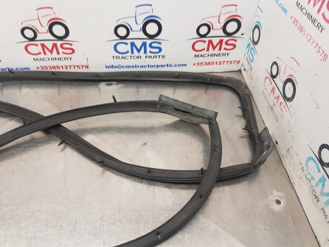 Ford 10, 30, Tw, 1000 Series, Super Q, Q Cab Door Seal Rhs D8nn9420530ac - باب و قطع الغيار: صورة 3 Ford 10, 30, Tw, 1000 Series, Super Q, Q Cab Door Seal Rhs D8nn9420530ac - باب و قطع الغيار: صورة 3