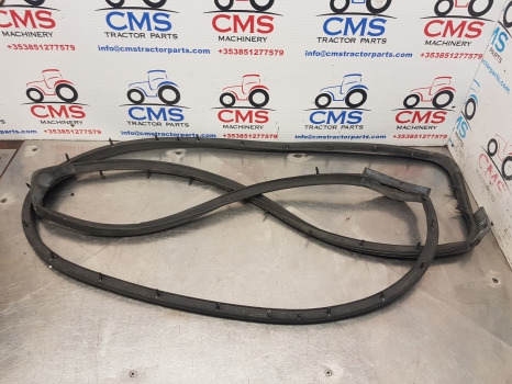 Ford 10, 30, Tw, 1000 Series, Super Q, Q Cab Door Seal Rhs D8nn9420530ac - باب و قطع الغيار: صورة 1 Ford 10, 30, Tw, 1000 Series, Super Q, Q Cab Door Seal Rhs D8nn9420530ac - باب و قطع الغيار: صورة 1