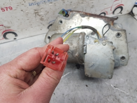 Ford 10, 600, Tw Ser 6610 Q Cab Wiper Motor D9nn17b571ab, D9nn17485ba, 83919603 - مساحة الزجاج الأمامي - جرار: صورة 2 Ford 10, 600, Tw Ser 6610 Q Cab Wiper Motor D9nn17b571ab, D9nn17485ba, 83919603 - مساحة الزجاج الأمامي - جرار: صورة 2