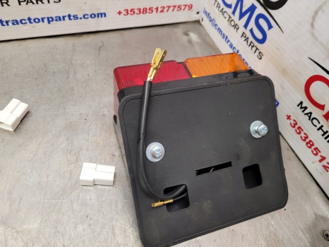 باب و قطع الغيار Ford 10, Tw, 600, 700 Series Ap, Lp, Q Cab 6710, 5610, Tw20 Tail Light Kit: صورة 8