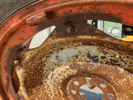 Ford 13.6 R38 Wheel - عجلات - جرار: صورة 1 Ford 13.6 R38 Wheel - عجلات - جرار: صورة 1