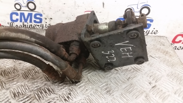 Ford 30, 10 S 4630 Danfoss Steering Motor Valve 83986295, E9223a244ba, 150n1260 - مقود - جرار: صورة 3 Ford 30, 10 S 4630 Danfoss Steering Motor Valve 83986295, E9223a244ba, 150n1260 - مقود - جرار: صورة 3