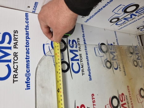 Ford 4000, 3000, 4600, 6600, Cab Door Glass 81827480, D6808 - باب و قطع الغيار: صورة 4 Ford 4000, 3000, 4600, 6600, Cab Door Glass 81827480, D6808 - باب و قطع الغيار: صورة 4