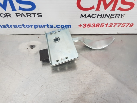 Ford 4000, 3000, 5000, 6600 Series, Door Slam Lock Lhs 81822792 - باب و قطع الغيار: صورة 2 Ford 4000, 3000, 5000, 6600 Series, Door Slam Lock Lhs 81822792 - باب و قطع الغيار: صورة 2