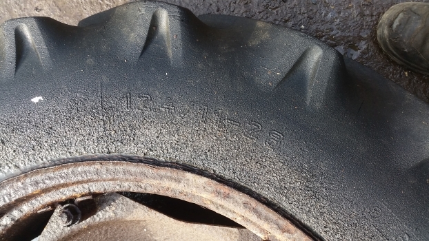 Ford 4000 Rear Wheel And Tyre 12.4/11-28. Please Check The Description - عجلات - جرار: صورة 3 Ford 4000 Rear Wheel And Tyre 12.4/11-28. Please Check The Description - عجلات - جرار: صورة 3