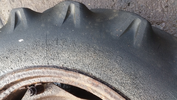 Ford 4000 Rear Wheel And Tyre 12.4/11-28. Please Check The Description - عجلات - جرار: صورة 2 Ford 4000 Rear Wheel And Tyre 12.4/11-28. Please Check The Description - عجلات - جرار: صورة 2