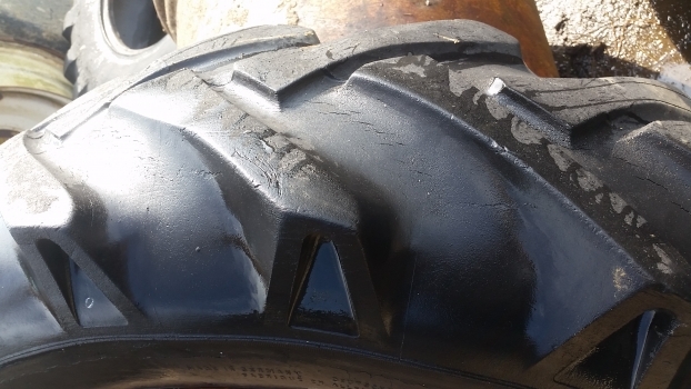 Ford 4000 Rear Wheel And Tyre 12.4/11-32. Please Check By Description - عجلات - جرار: صورة 3 Ford 4000 Rear Wheel And Tyre 12.4/11-32. Please Check By Description - عجلات - جرار: صورة 3