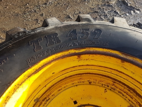 Ford 4550 Rear Wheel Rim And Tyre 18.4-26, 1 Inch Grip, 6 Inches Centre Hole - عجلات - جرار: صورة 4 Ford 4550 Rear Wheel Rim And Tyre 18.4-26, 1 Inch Grip, 6 Inches Centre Hole - عجلات - جرار: صورة 4
