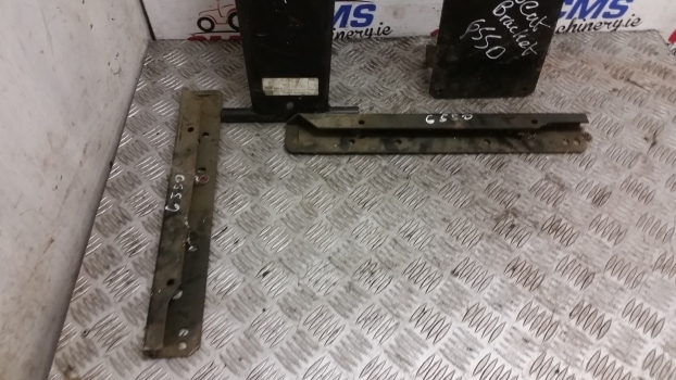 Ford 555c, 655c, 555d, 575d, 655d, 675d Seat Brackets E8nna464aa, 83971793 - مقعد - جرار: صورة 2 Ford 555c, 655c, 555d, 575d, 655d, 675d Seat Brackets E8nna464aa, 83971793 - مقعد - جرار: صورة 2