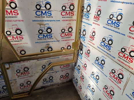 Ford 655, 550, 555 Loader, Digger, Cab Door Frame Lhs 83918765 - باب و قطع الغيار: صورة 5 Ford 655, 550, 555 Loader, Digger, Cab Door Frame Lhs 83918765 - باب و قطع الغيار: صورة 5