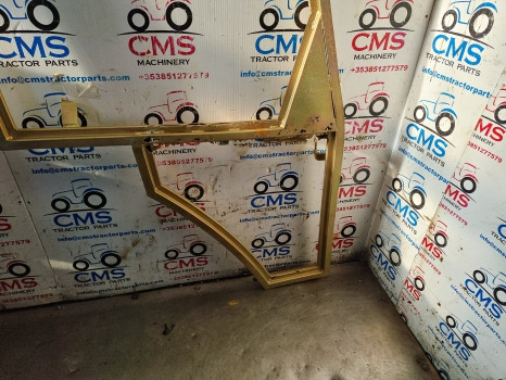 Ford 655, 550, 555 Loader, Digger, Cab Door Frame Rhs 83918765 - باب و قطع الغيار: صورة 4 Ford 655, 550, 555 Loader, Digger, Cab Door Frame Rhs 83918765 - باب و قطع الغيار: صورة 4