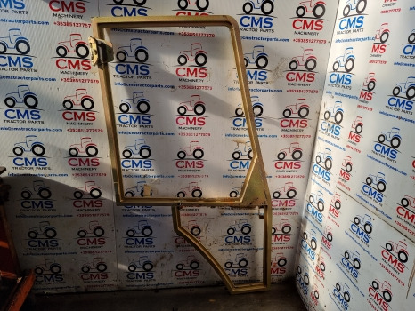 Ford 655, 550, 555 Loader, Digger, Cab Door Frame Rhs 83918765 - باب و قطع الغيار: صورة 1 Ford 655, 550, 555 Loader, Digger, Cab Door Frame Rhs 83918765 - باب و قطع الغيار: صورة 1