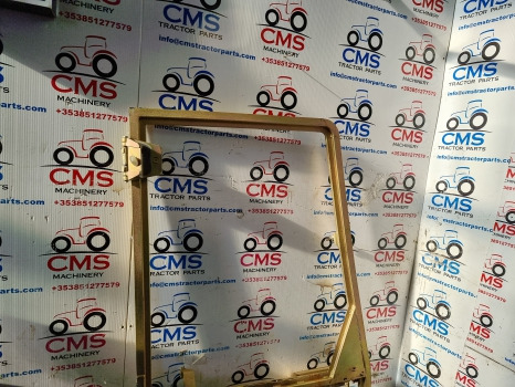 Ford 655, 550, 555 Loader, Digger, Cab Door Frame Rhs 83918765 - باب و قطع الغيار: صورة 2 Ford 655, 550, 555 Loader, Digger, Cab Door Frame Rhs 83918765 - باب و قطع الغيار: صورة 2