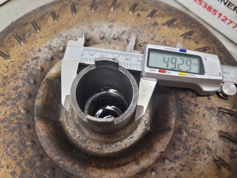 نقل الحركة - جرافة حفار Ford 655c, 555c, 655d, 555d Transmission Torque Converter 81878511: صورة 8