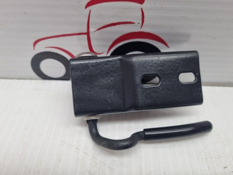 Ford 6610, 7410, 5610, Tw Cab Rear Window Latch Lh 83909518, D6nn94408n01a - باب و قطع الغيار: صورة 2 Ford 6610, 7410, 5610, Tw Cab Rear Window Latch Lh 83909518, D6nn94408n01a - باب و قطع الغيار: صورة 2