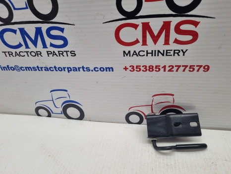 Ford 6610, 7410, 5610, Tw Cab Rear Window Latch Lh 83909518, D6nn94408n01a - باب و قطع الغيار: صورة 1 Ford 6610, 7410, 5610, Tw Cab Rear Window Latch Lh 83909518, D6nn94408n01a - باب و قطع الغيار: صورة 1
