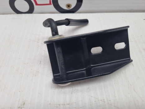 Ford 6610, 7410, 5610, Tw Cab Rear Window Latch Lh 83909518, D6nn94408n01a - باب و قطع الغيار: صورة 5 Ford 6610, 7410, 5610, Tw Cab Rear Window Latch Lh 83909518, D6nn94408n01a - باب و قطع الغيار: صورة 5