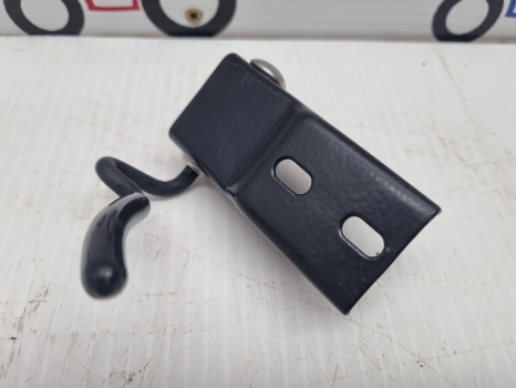 Ford 6610, 7410, 5610, Tw Cab Rear Window Latch Lh 83909518, D6nn94408n01a - باب و قطع الغيار: صورة 3 Ford 6610, 7410, 5610, Tw Cab Rear Window Latch Lh 83909518, D6nn94408n01a - باب و قطع الغيار: صورة 3