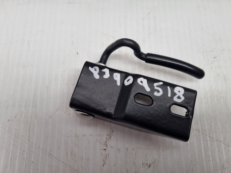 Ford 6610,7410, 5610, Tw Cab Rear Window Latch Rh 83909518, D6nn9440860a - باب و قطع الغيار: صورة 2 Ford 6610,7410, 5610, Tw Cab Rear Window Latch Rh 83909518, D6nn9440860a - باب و قطع الغيار: صورة 2