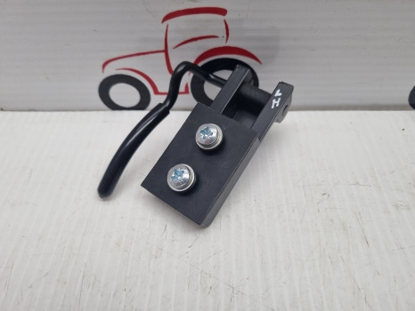 Ford 6610, 7410, 5610, Tw Q Cab Rear Window Latch Lh 83909519, D6nn94408n01a - باب و قطع الغيار: صورة 2 Ford 6610, 7410, 5610, Tw Q Cab Rear Window Latch Lh 83909519, D6nn94408n01a - باب و قطع الغيار: صورة 2