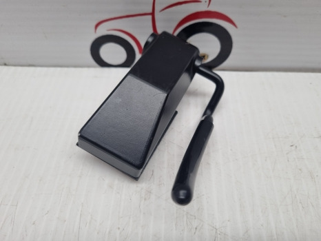 Ford 6610, 7410, 5610, Tw Q Cab Rear Window Latch Lh 83909519, D6nn94408n01a - باب و قطع الغيار: صورة 3 Ford 6610, 7410, 5610, Tw Q Cab Rear Window Latch Lh 83909519, D6nn94408n01a - باب و قطع الغيار: صورة 3