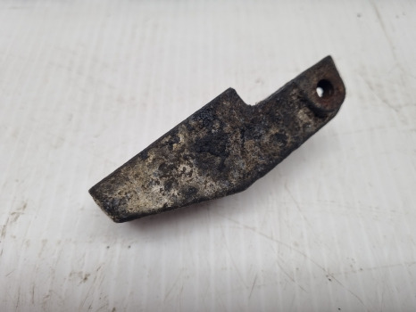 Ford 6610 Q Cab Rear Window Latch Lh/rh 83909519, D6nn94408n01a,83909518 - باب و قطع الغيار: صورة 4 Ford 6610 Q Cab Rear Window Latch Lh/rh 83909519, D6nn94408n01a,83909518 - باب و قطع الغيار: صورة 4