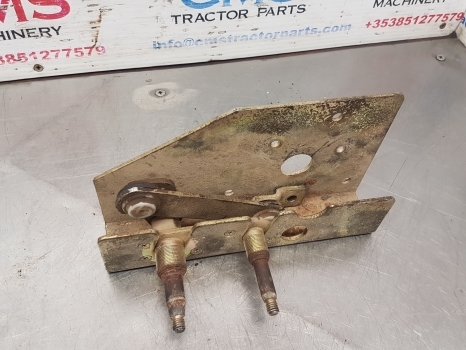 Ford 7840, 6640, 8360, 8160, Tm150 Wiper Motor Support 82024730, F0nn94031n75ab - مساحة الزجاج الأمامي - جرار: صورة 2 Ford 7840, 6640, 8360, 8160, Tm150 Wiper Motor Support 82024730, F0nn94031n75ab - مساحة الزجاج الأمامي - جرار: صورة 2
