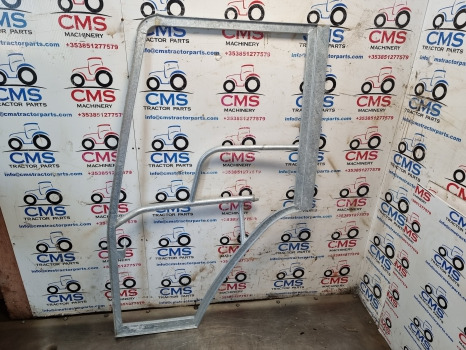 Ford 8340, 40, Tm And Ts Series, Cab Door Frame Lhs Bent Galvanized 82006665 - باب و قطع الغيار: صورة 1 Ford 8340, 40, Tm And Ts Series, Cab Door Frame Lhs Bent Galvanized 82006665 - باب و قطع الغيار: صورة 1