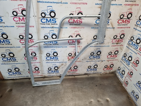Ford 8340, 40, Tm And Ts Series, Cab Door Frame Lhs Bent Galvanized 82006665 - باب و قطع الغيار: صورة 3 Ford 8340, 40, Tm And Ts Series, Cab Door Frame Lhs Bent Galvanized 82006665 - باب و قطع الغيار: صورة 3