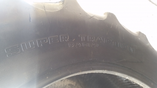 Ford Rear Tyre 16.9-38. Please Check By The Photos. - إطارات - جرار: صورة 3 Ford Rear Tyre 16.9-38. Please Check By The Photos. - إطارات - جرار: صورة 3