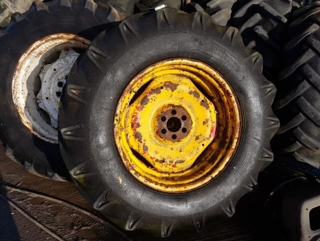Ford Rear Wheel And Tyre 16.9/14-30 - عجلات - جرار: صورة 1 Ford Rear Wheel And Tyre 16.9/14-30 - عجلات - جرار: صورة 1