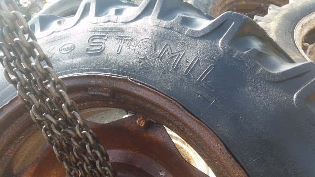 Ford Rear Wheel And Tyre 16.9-38. Please Check By The Photos. - عجلات - جرار: صورة 4 Ford Rear Wheel And Tyre 16.9-38. Please Check By The Photos. - عجلات - جرار: صورة 4