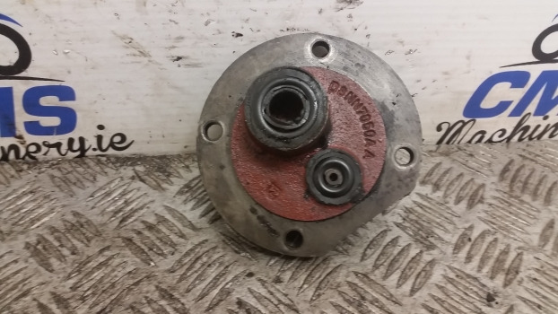 Ford Tw, 30 Series Tw15,tw20 Transmission Retainer D8nn7a284aa, D8nn7050aa - صندوق التروس: صورة 2 Ford Tw, 30 Series Tw15,tw20 Transmission Retainer D8nn7a284aa, D8nn7050aa - صندوق التروس: صورة 2