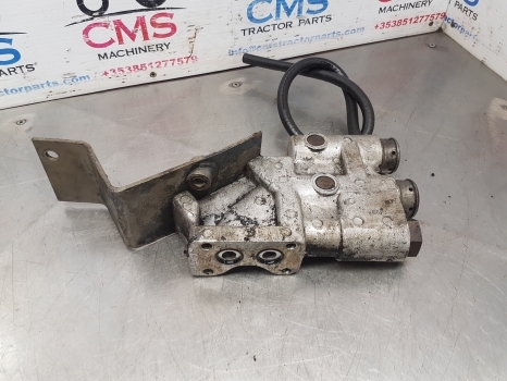 Ford Tw, Ts, 40, 10, 7840 Series Hydraulic Spool Coupling E9nnr963ab , 87382001 - نظام الهيدروليك - جرار: صورة 5 Ford Tw, Ts, 40, 10, 7840 Series Hydraulic Spool Coupling E9nnr963ab , 87382001 - نظام الهيدروليك - جرار: صورة 5