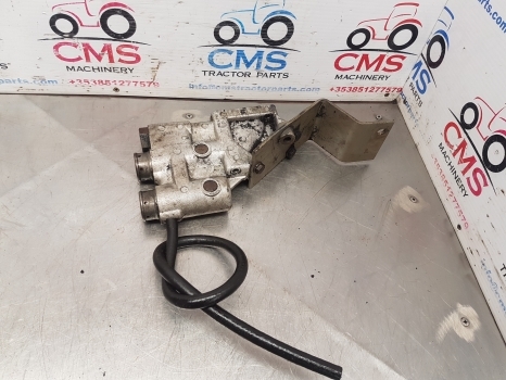 Ford Tw, Ts, 40, 10, 7840 Series Hydraulic Spool Coupling E9nnr963ab , 87382001 - نظام الهيدروليك - جرار: صورة 3 Ford Tw, Ts, 40, 10, 7840 Series Hydraulic Spool Coupling E9nnr963ab , 87382001 - نظام الهيدروليك - جرار: صورة 3