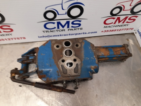 Ford Tw20, Tw10, 8700, 9700 Hydraulic Auxiliary Spool Valve D8nnb950ba - نظام الهيدروليك: صورة 2 Ford Tw20, Tw10, 8700, 9700 Hydraulic Auxiliary Spool Valve D8nnb950ba - نظام الهيدروليك: صورة 2
