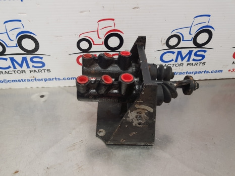 International Case 885 Xl, 85, Case 4200, Brake Master Cylinder 1287843c91 - اسطوانة الفرامل - الآلات الزراعية: صورة 1 International Case 885 Xl, 85, Case 4200, Brake Master Cylinder 1287843c91 - اسطوانة الفرامل - الآلات الزراعية: صورة 1
